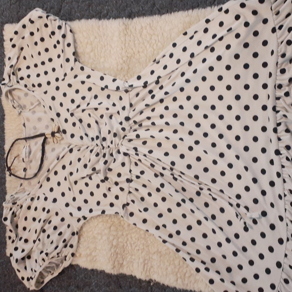 Too cute black and white polka dotted summer dress w/ shell necklace